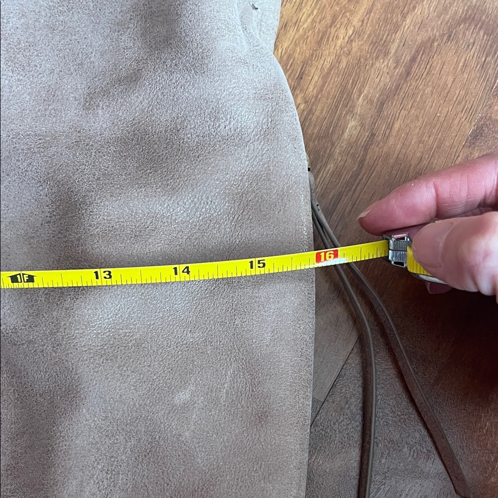 Like new Tan Suede Hobo Shoulder Bag - Picture 13 of 16
